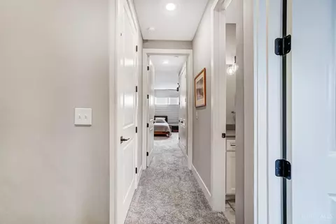 Entry Way - 3129 Madison Rd, Cincinnati, OH 45209 photo 7 of 11