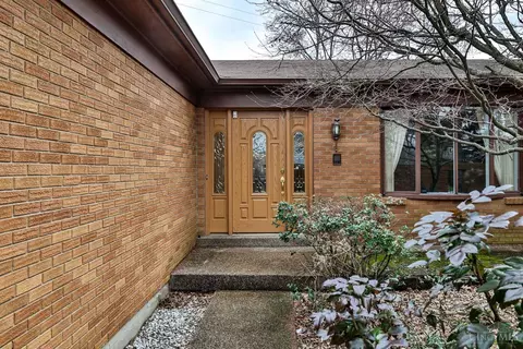 3339 Braewood Dr, Evendale, OH 45241 photo 2