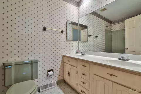 3339 Braewood Dr, Evendale, OH 45241 photo 12