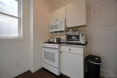 Kitchen - 3985 Warwick, Cincinnati, OH 45229 photo 4 of 4