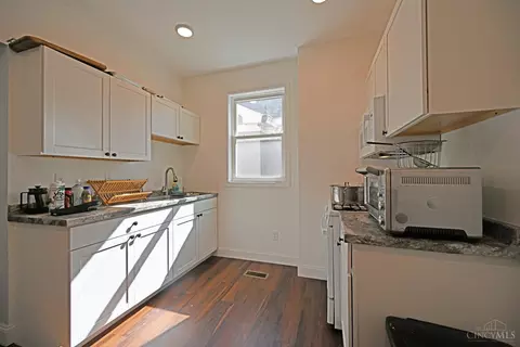 Kitchen - 3985 Warwick, Cincinnati, OH 45229 photo 2 of 4