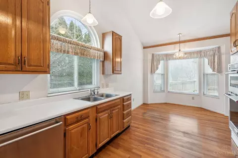 Kitchen - 2464 Timbercroft Ct, Cincinnati, OH 45239 photo 5 of 6
