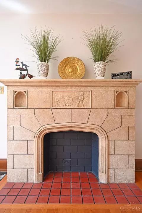 Living - 322 Amazon Ave, Cincinnati, OH 45220 photo 3 of 10