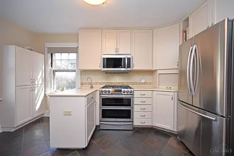 Kitchen - 322 Amazon Ave, Cincinnati, OH 45220 photo 1 of 3
