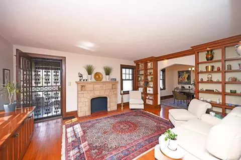 Living - 322 Amazon Ave, Cincinnati, OH 45220 photo 5 of 10