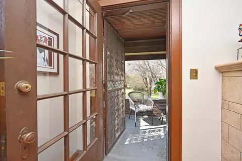 Entry Way - 322 Amazon Ave, Cincinnati, OH 45220 photo 3 of 5