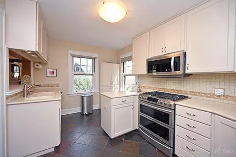 Kitchen - 322 Amazon Ave, Cincinnati, OH 45220 photo 2 of 3