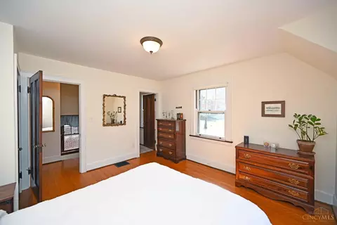 Bedroom - 322 Amazon Ave, Cincinnati, OH 45220 photo 3 of 4
