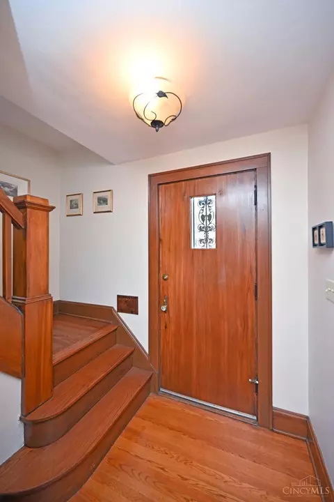 Entry Way - 322 Amazon Ave, Cincinnati, OH 45220 photo 2 of 5