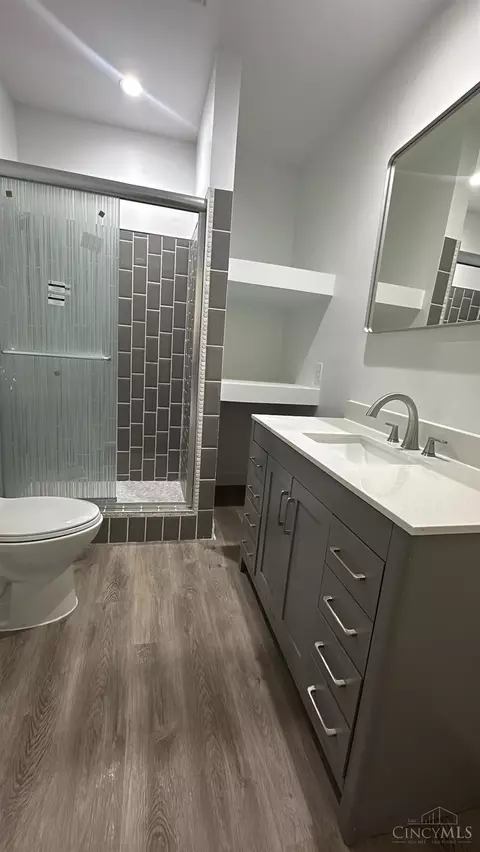 Bath - 2513 Hemlock St, Cincinnati, OH 45206 photo 1 of 4