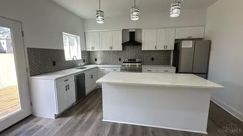 Kitchen - 2513 Hemlock St, Cincinnati, OH 45206 photo 2 of 4