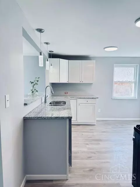 Kitchen - 8365 Bobolink Dr, Cincinnati, OH 45231 photo 5 of 5