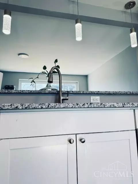 Bath - 8365 Bobolink Dr, Cincinnati, OH 45231 photo 1 of 4