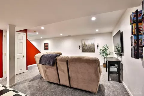 Living - 4724 Brookfield Ct, Cincinnati, OH 45244 photo 8 of 10
