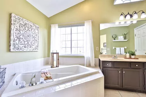 Bath - 4724 Brookfield Ct, Cincinnati, OH 45244 photo 1 of 5