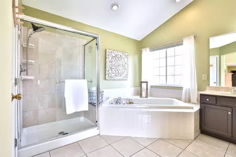 Bath - 4724 Brookfield Ct, Cincinnati, OH 45244 photo 3 of 5