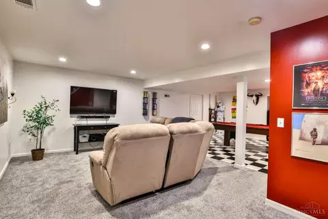 Living - 4724 Brookfield Ct, Cincinnati, OH 45244 photo 7 of 10