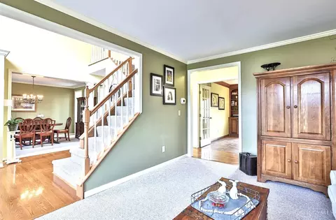 Living - 4724 Brookfield Ct, Cincinnati, OH 45244 photo 2 of 10