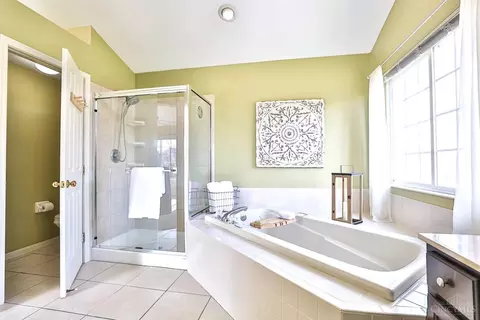 Bath - 4724 Brookfield Ct, Cincinnati, OH 45244 photo 2 of 5