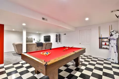 Living - 4724 Brookfield Ct, Cincinnati, OH 45244 photo 9 of 10