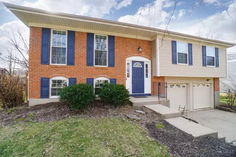 8710 Meadow Dr, Mason, OH 45040