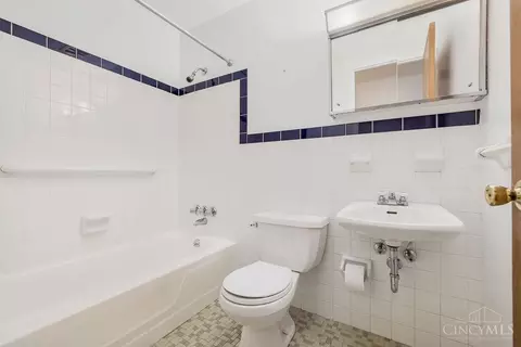 Bath - 1652 Pinebluff Ln, Cincinnati, OH 45255 photo 1 of 3