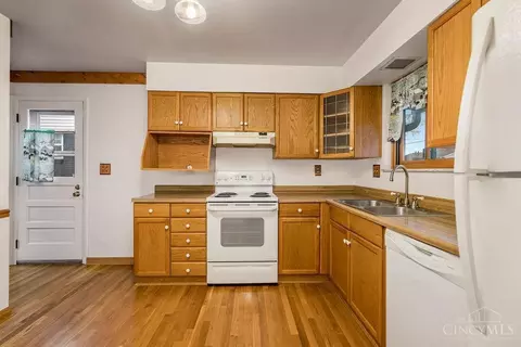 Kitchen - 1652 Pinebluff Ln, Cincinnati, OH 45255 photo 1 of 2