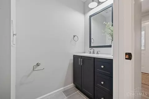 Bath - 7465 Wallingford Dr, Cincinnati, OH 45244 photo 3 of 3