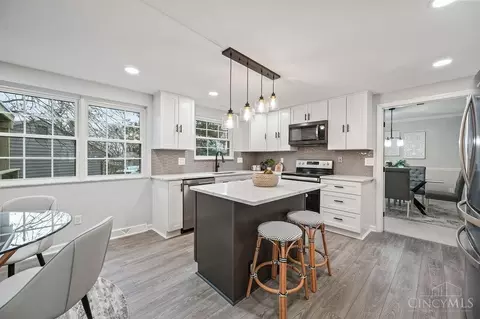 Kitchen - 7465 Wallingford Dr, Cincinnati, OH 45244 photo 5 of 7