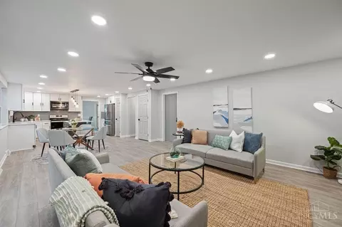 Living - 7465 Wallingford Dr, Cincinnati, OH 45244 photo 1 of 6