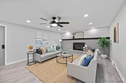 Living - 7465 Wallingford Dr, Cincinnati, OH 45244 photo 4 of 6