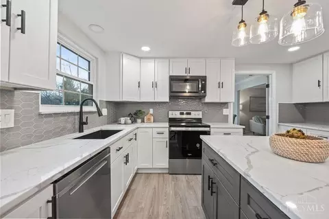 Kitchen - 7465 Wallingford Dr, Cincinnati, OH 45244 photo 3 of 7