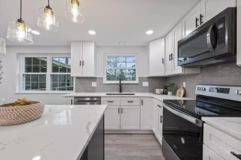 Kitchen - 7465 Wallingford Dr, Cincinnati, OH 45244 photo 4 of 7