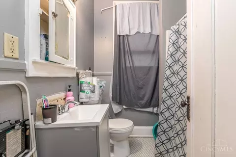 Bath - 1009 Rapid, Cincinnati, OH 45205 photo 1 of 2