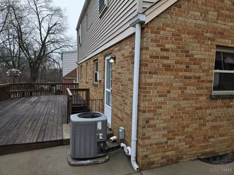Exterior - 292 W Crest Dr, Reading, OH 45215 photo 3 of 13