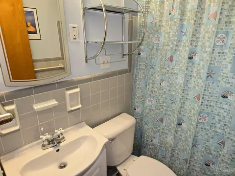 Bath - 292 W Crest Dr, Reading, OH 45215 photo 2 of 3