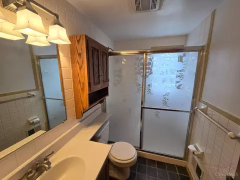 Bath - 292 W Crest Dr, Reading, OH 45215 photo 3 of 3