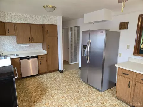 Kitchen - 292 W Crest Dr, Reading, OH 45215 photo 1 of 4