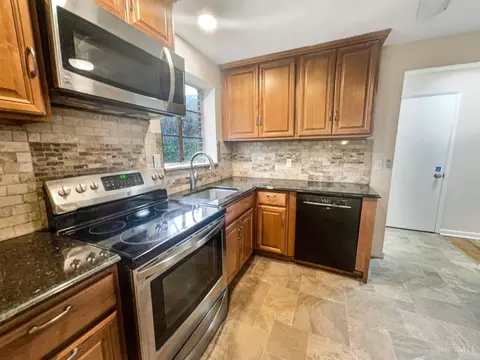 Kitchen - 2981 Hull Ave, Cincinnati, OH 45211 photo 2 of 3