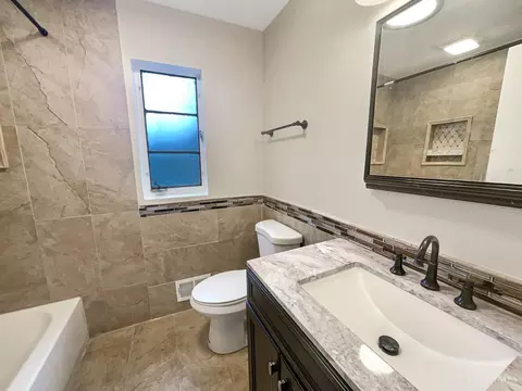 Bath - 2981 Hull Ave, Cincinnati, OH 45211 photo 1 of 3