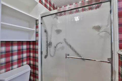 Bath - 3681 Centurion Dr, Cincinnati, OH 45211 photo 2 of 4