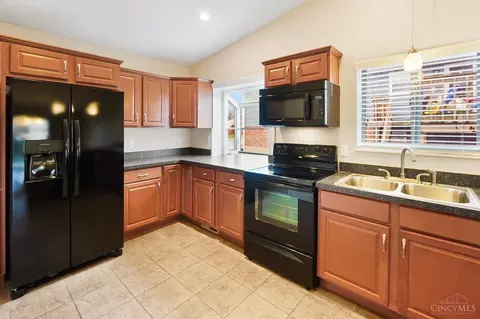 Kitchen - 1911 Broadhurst Ave, Cincinnati, OH 45240 photo 4 of 5