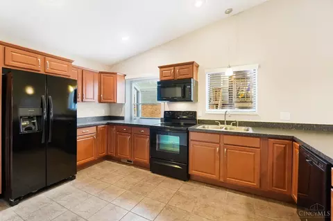 Kitchen - 1911 Broadhurst Ave, Cincinnati, OH 45240 photo 2 of 5