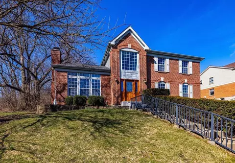 8743 Apple Blossom Ln, West Chester, OH 45069