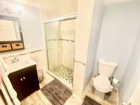 Bath - 1714 Joseph Ct, Cincinnati, OH 45231 photo 1 of 2