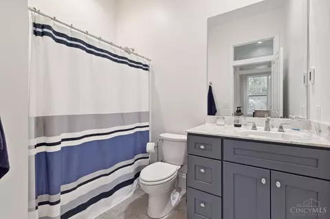 Bath - 6658 Corbly Rd, Cincinnati, OH 45230 photo 2 of 4