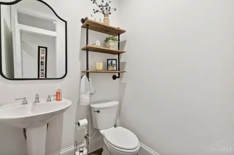 Bath - 6658 Corbly Rd, Cincinnati, OH 45230 photo 3 of 4