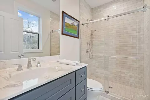 Bath - 6658 Corbly Rd, Cincinnati, OH 45230 photo 1 of 4