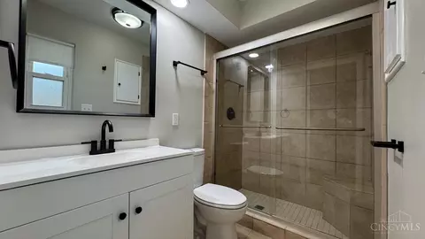 Bath - 9651 Beech Dr, Cincinnati, OH 45231 photo 2 of 6