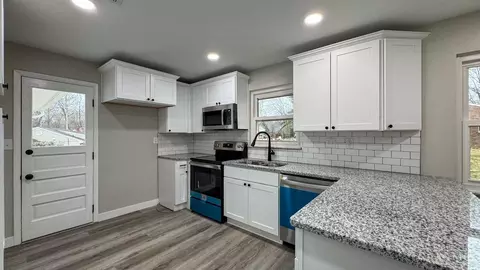 Kitchen - 9651 Beech Dr, Cincinnati, OH 45231 photo 2 of 2